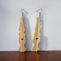 Pegs light-tan earrings